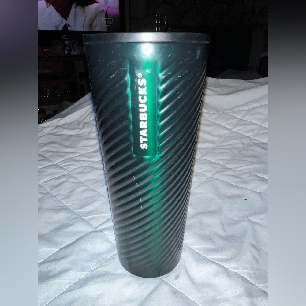Starbucks Christmas Holiday 2022 Green Metal Spiral Tumbler Cold Cup
